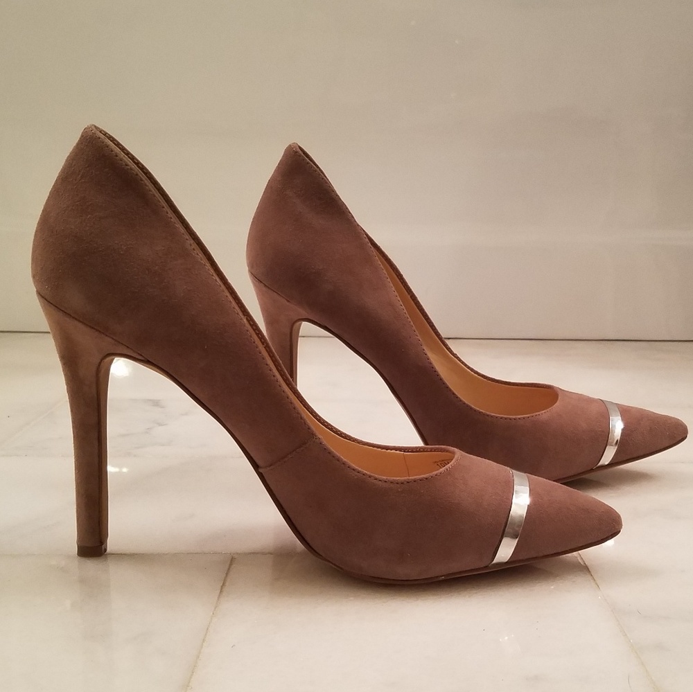 NWOT Vince Camuto Beige Suede Heels 10